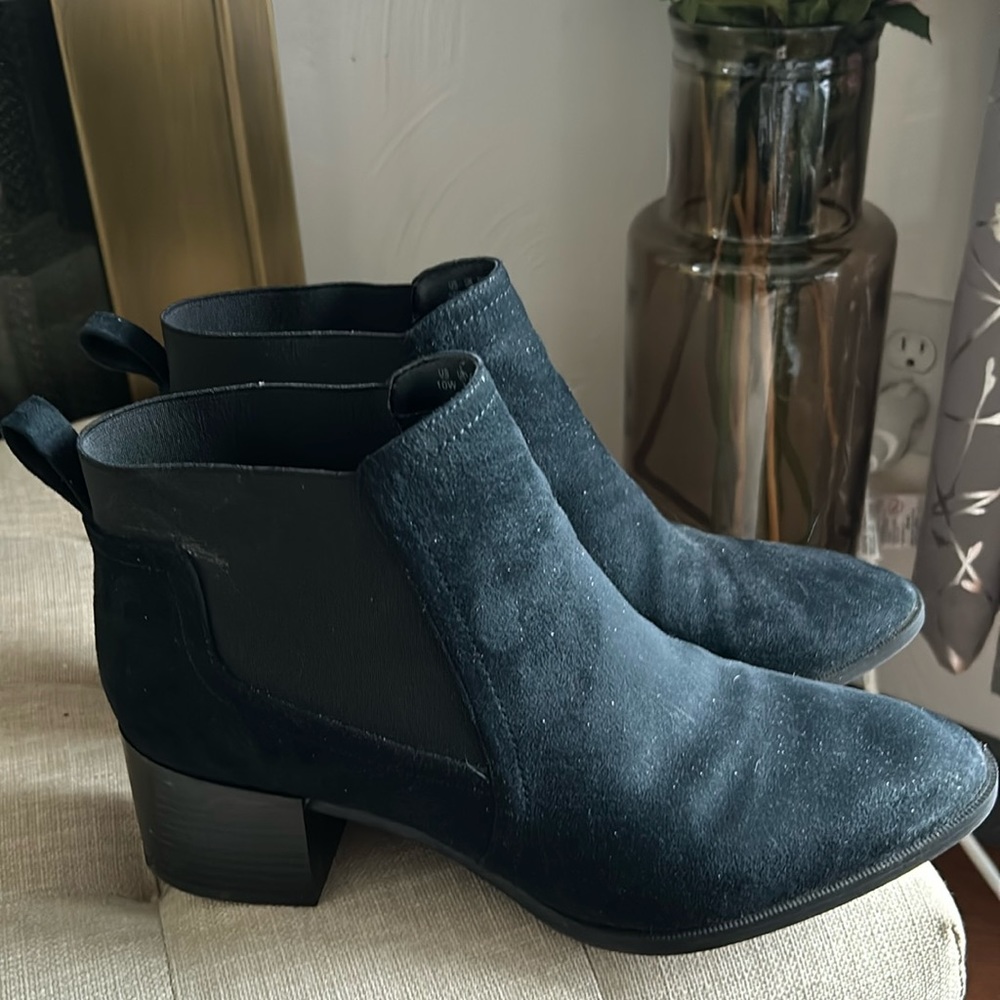 Very slightly worn suede booties with elastic stretch panels